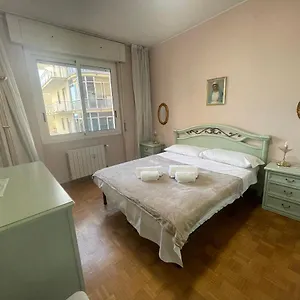accogliente-bilocale-con-panorama-sul-mare-a-5-minuti.hotelitalianriviera.com/